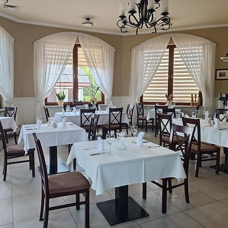 Hotel Ambasada Krobia Bagian luar foto