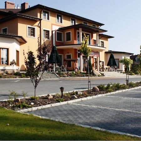 Hotel Ambasada Krobia Bagian luar foto