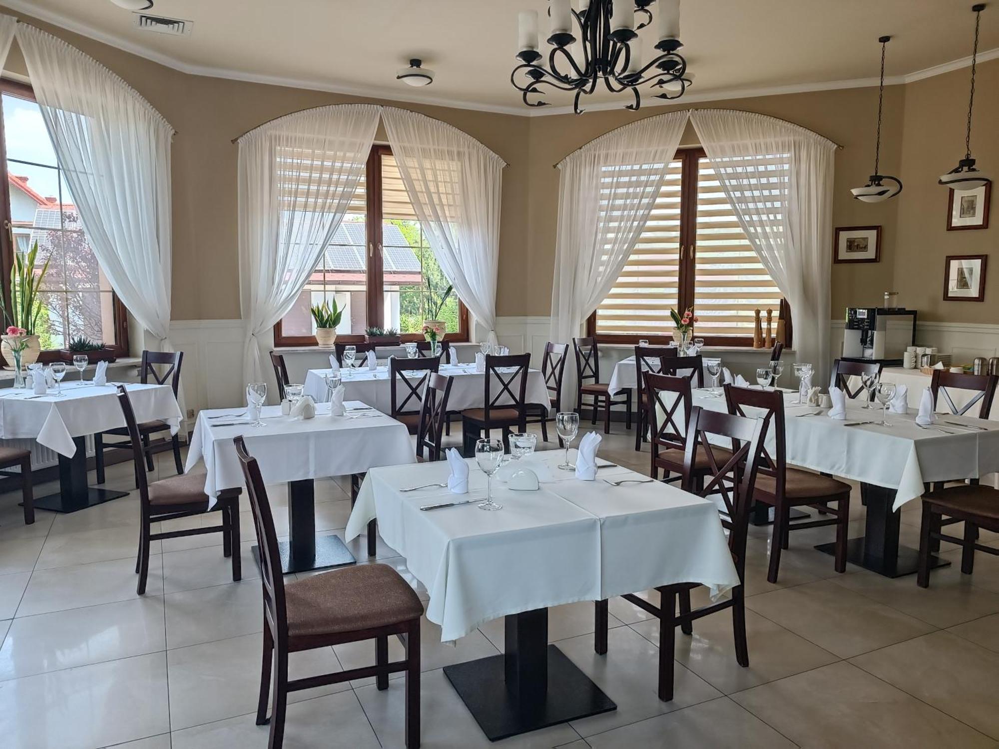 Hotel Ambasada Krobia Bagian luar foto