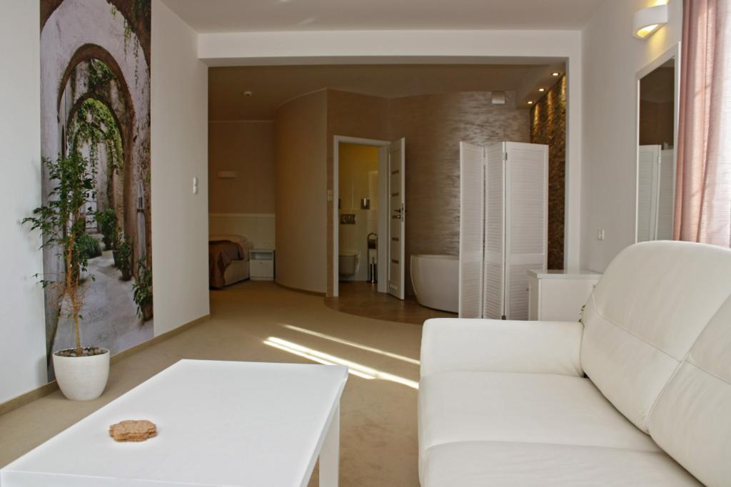 Hotel Ambasada Krobia Bagian luar foto