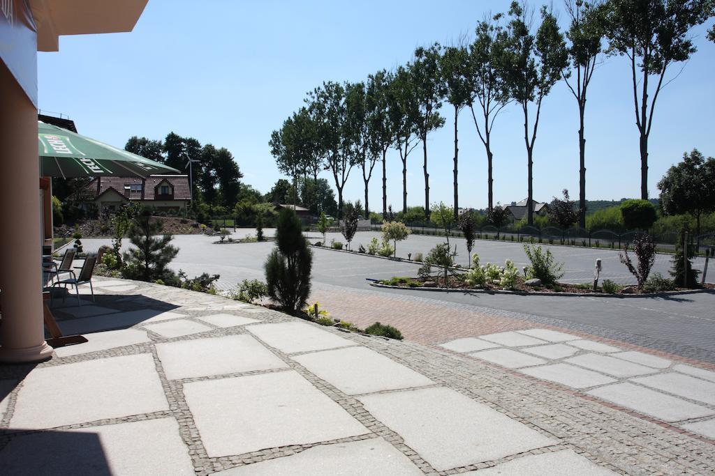 Hotel Ambasada Krobia Bagian luar foto